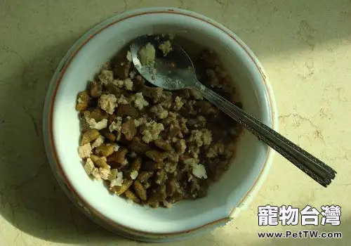 【美食攻略】自製貓咪愛吃的雞肝飯