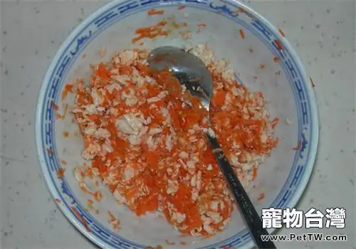 【美食攻略】自製貓咪雞肉胡蘿蔔拌飯